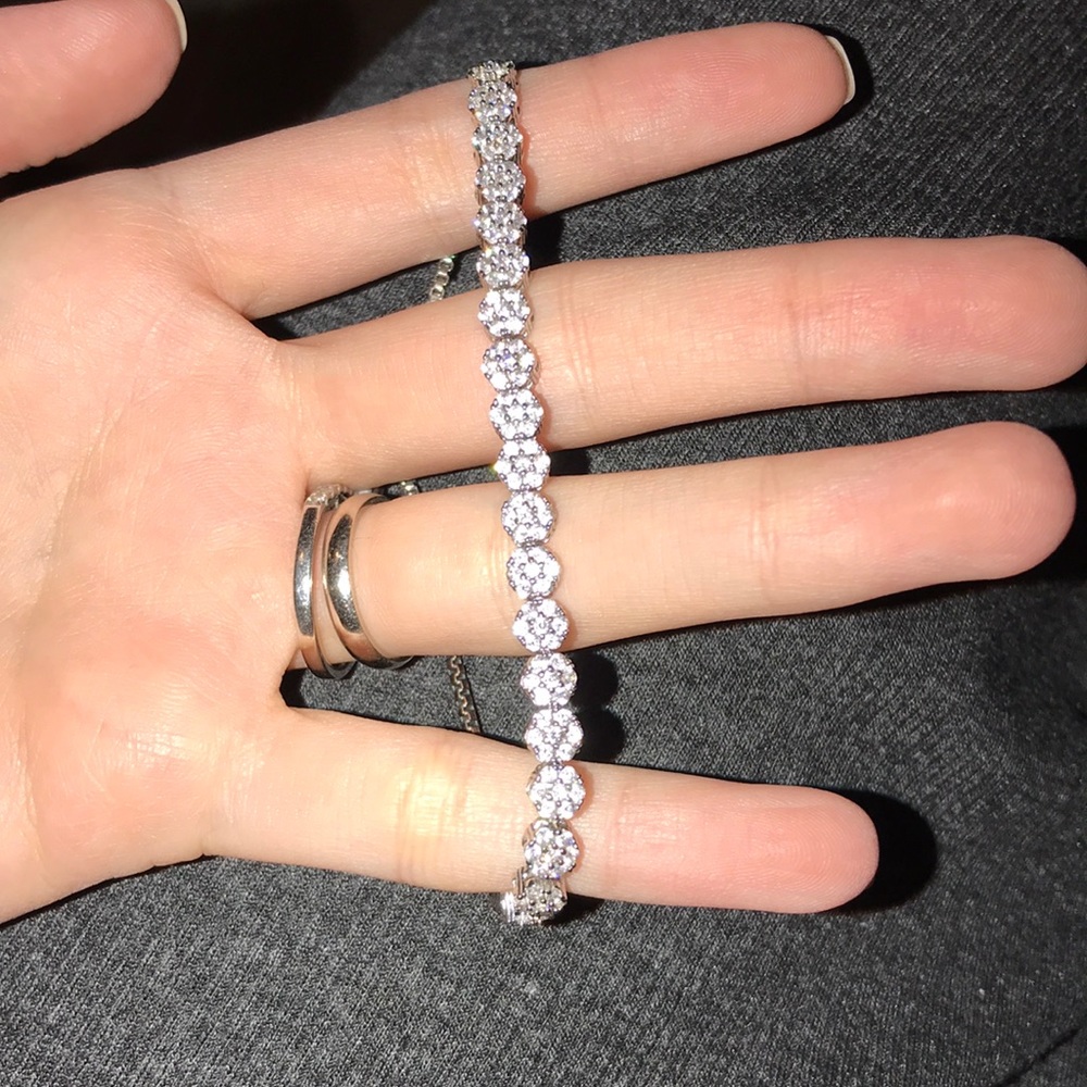 Banana Republic flower diamond bracelet